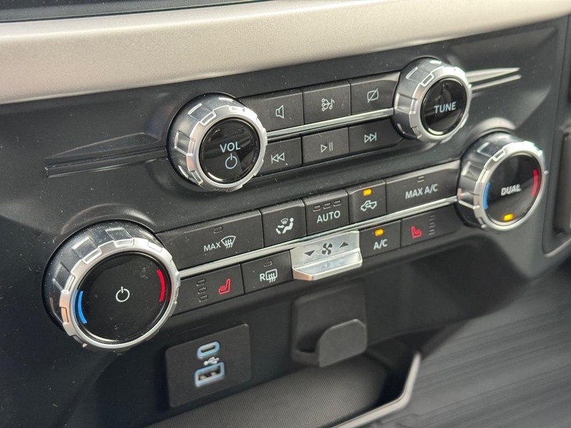 Ford F-150 Vehicle Full-screen Gallery Image 22