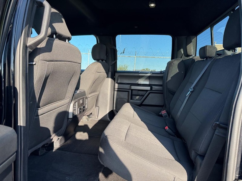 Ford F-150 Vehicle Full-screen Gallery Image 13
