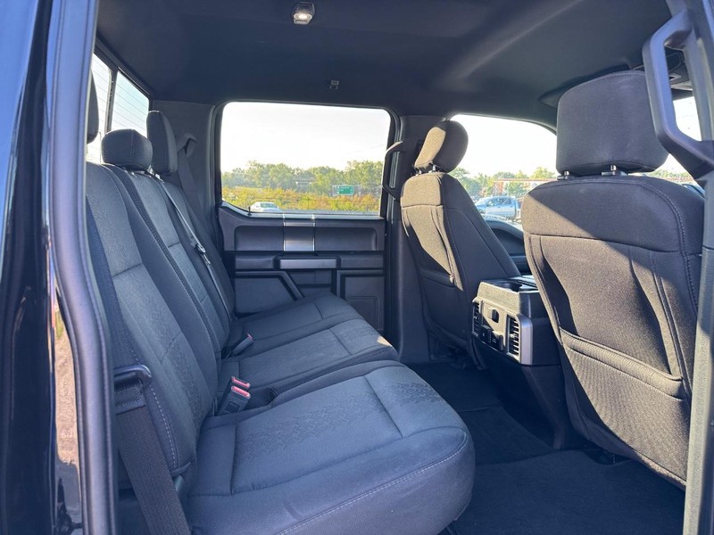 Ford F-150 Vehicle Full-screen Gallery Image 14