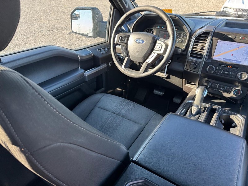 Ford F-150 Vehicle Full-screen Gallery Image 15