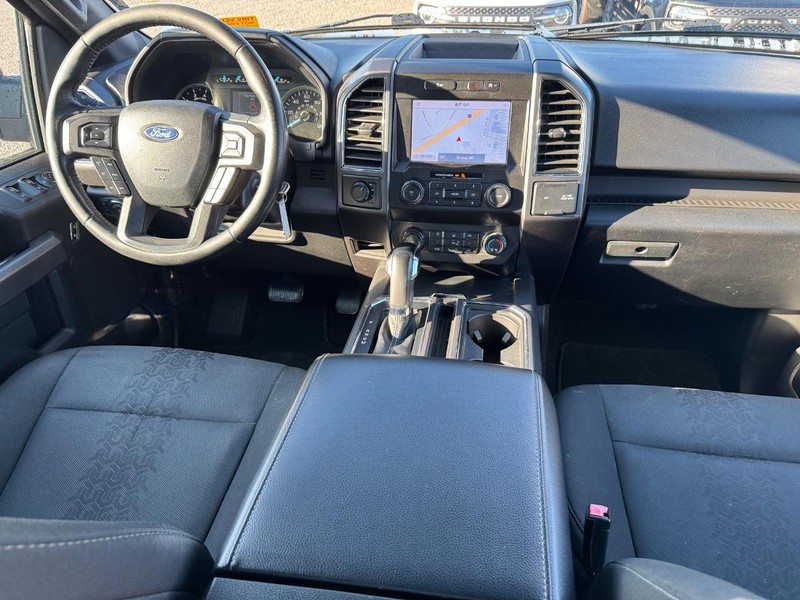 Ford F-150 Vehicle Full-screen Gallery Image 16