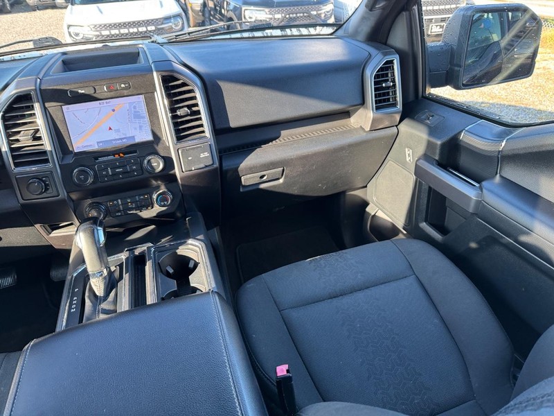 Ford F-150 Vehicle Full-screen Gallery Image 17