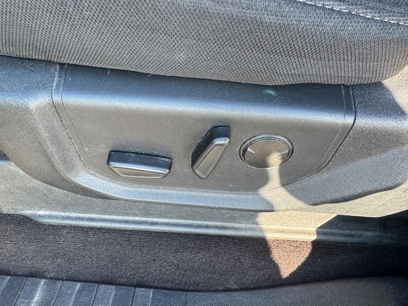 Ford F-150 Vehicle Full-screen Gallery Image 18