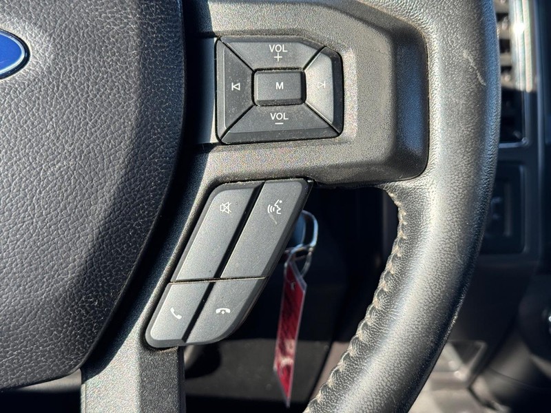 Ford F-150 Vehicle Full-screen Gallery Image 22