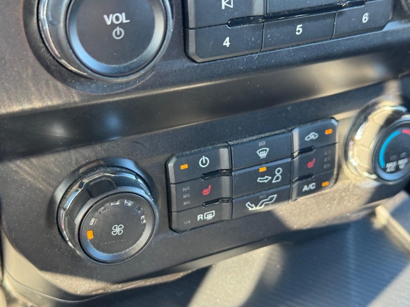 Ford F-150 Vehicle Full-screen Gallery Image 24