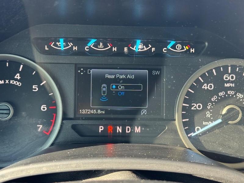 Ford F-150 Vehicle Full-screen Gallery Image 26