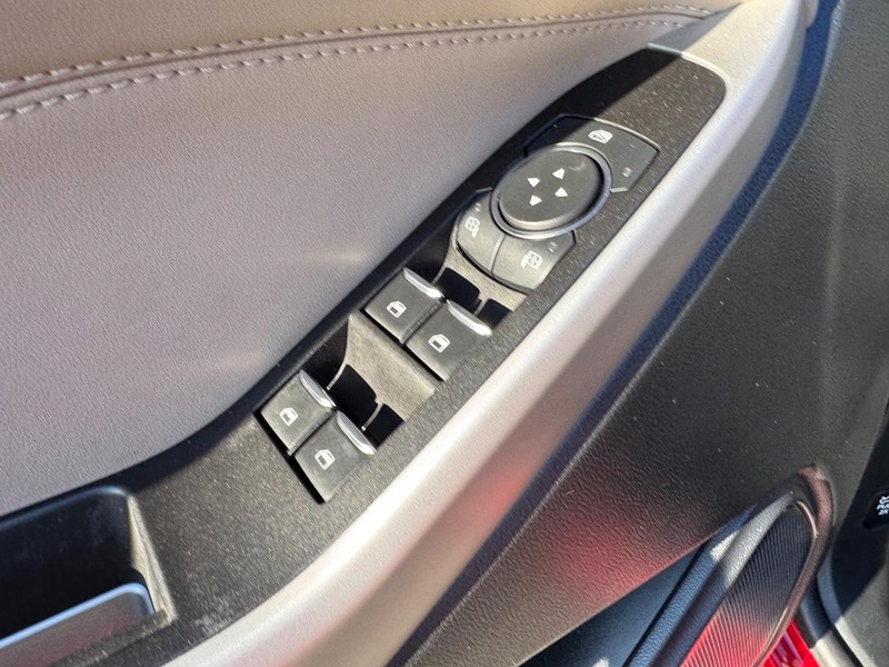 Ford Explorer Vehicle Full-screen Gallery Image 19