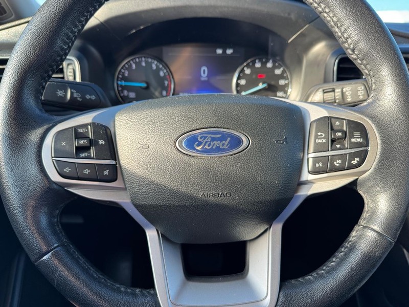 Ford Explorer Vehicle Full-screen Gallery Image 20