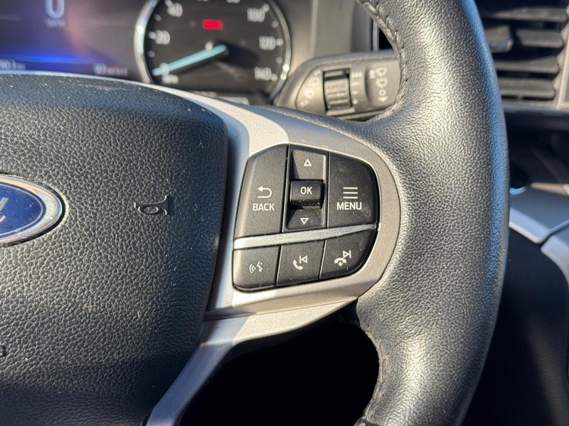 Ford Explorer Vehicle Full-screen Gallery Image 22