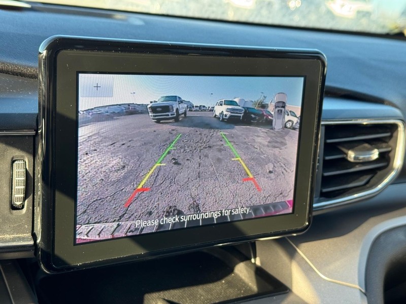 Ford Explorer Vehicle Full-screen Gallery Image 24
