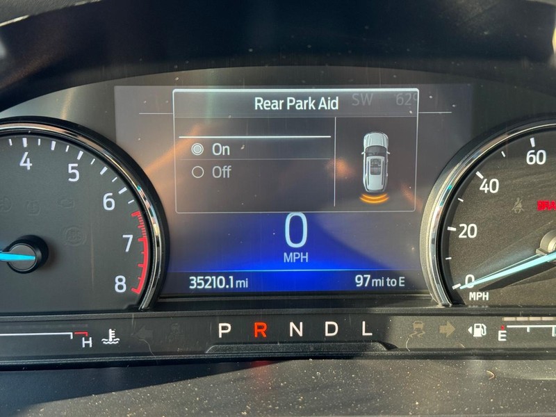 Ford Explorer Vehicle Full-screen Gallery Image 25