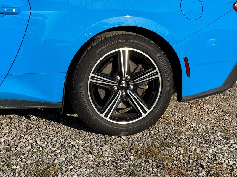 Ford Mustang Vehicle Full-screen Gallery Image 11