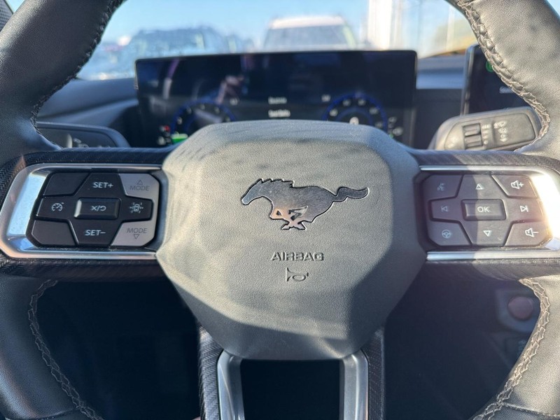 Ford Mustang Vehicle Full-screen Gallery Image 19