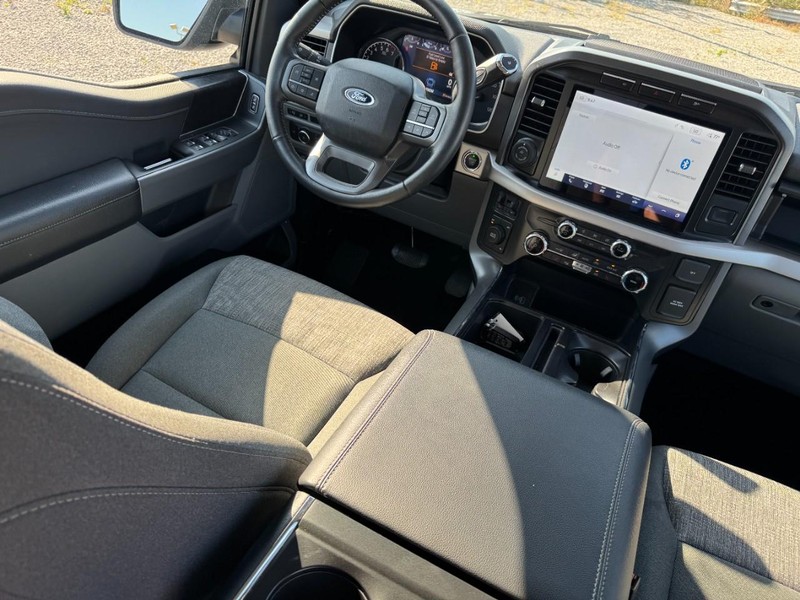 Ford F-150 Vehicle Full-screen Gallery Image 14