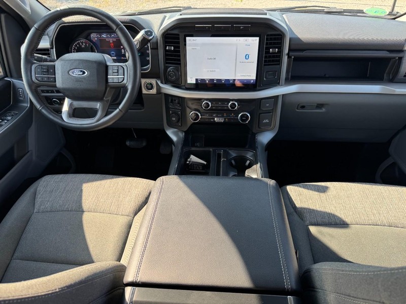 Ford F-150 Vehicle Full-screen Gallery Image 15