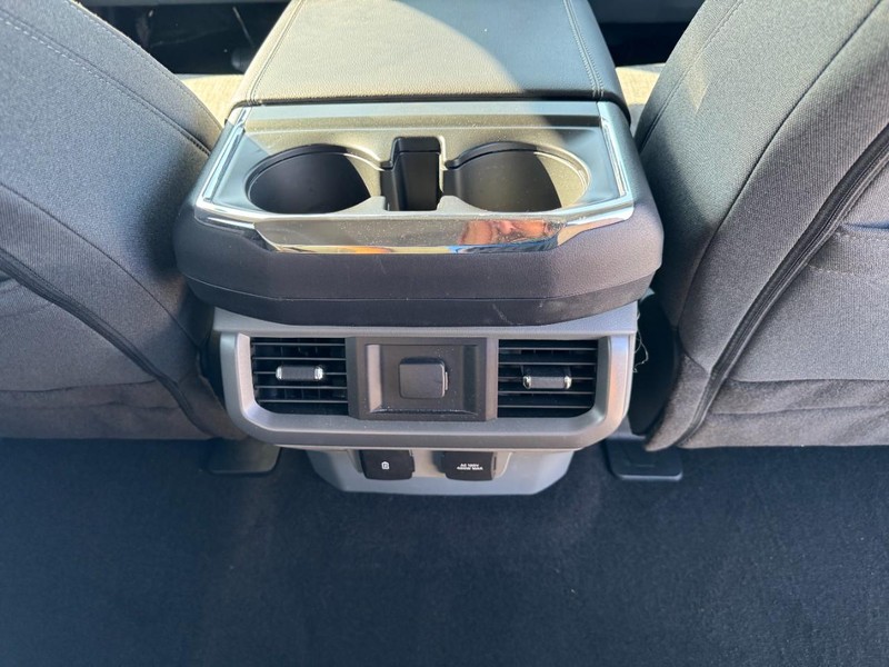 Ford F-150 Vehicle Full-screen Gallery Image 17