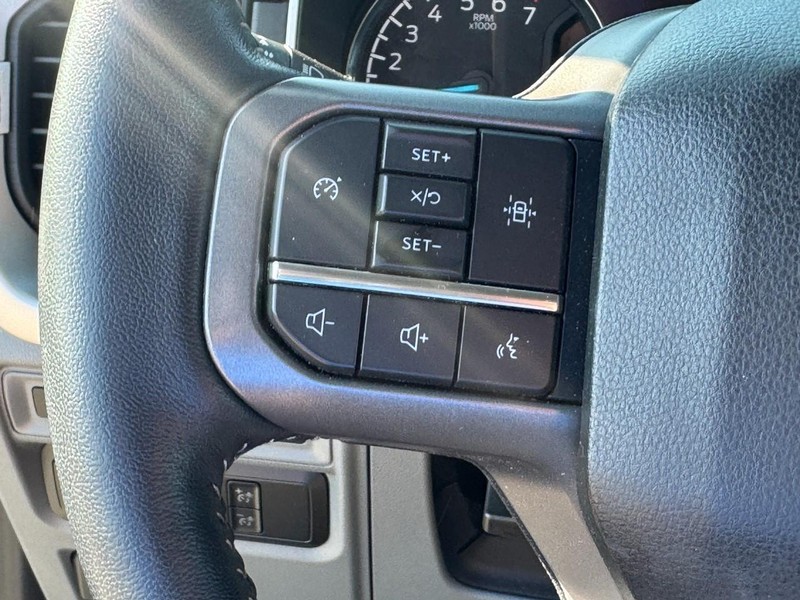 Ford F-150 Vehicle Full-screen Gallery Image 19