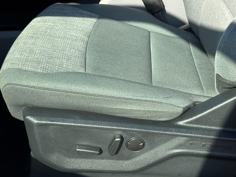 Ford F-150 Vehicle Full-screen Gallery Image 26