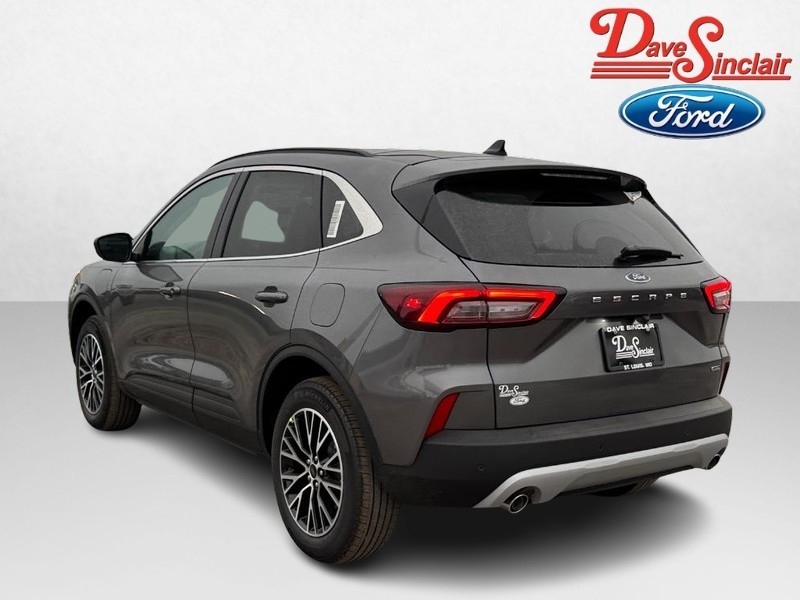 Ford Escape Vehicle Full-screen Gallery Image 09