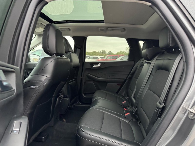 Ford Escape Vehicle Full-screen Gallery Image 12