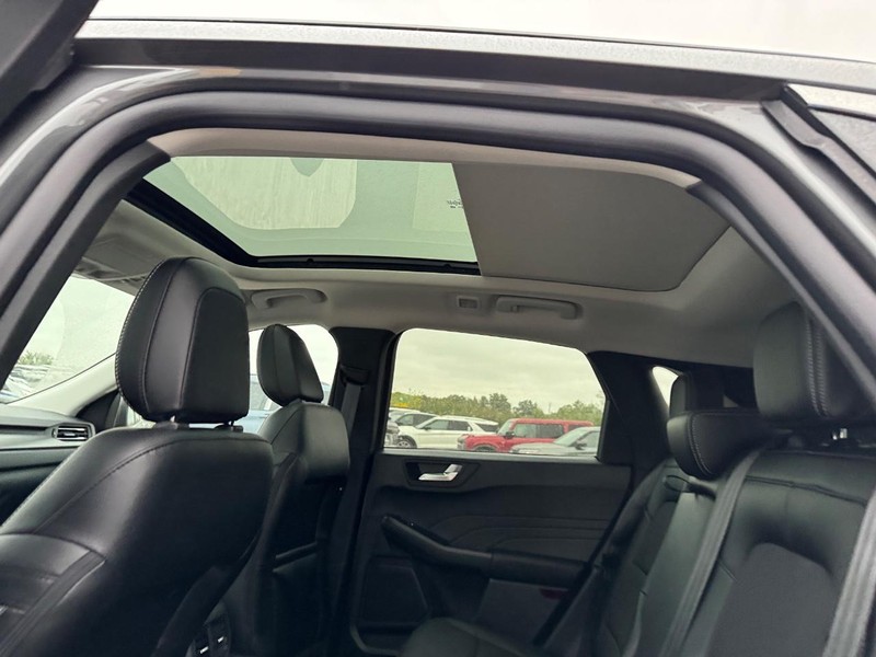 Ford Escape Vehicle Full-screen Gallery Image 13