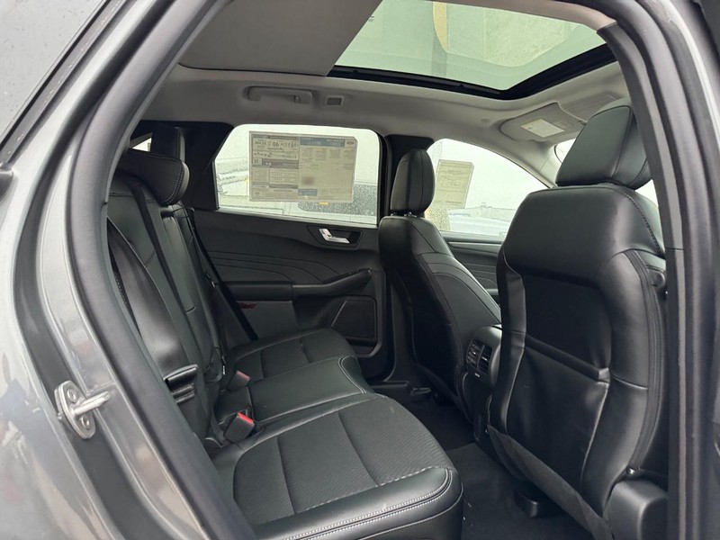 Ford Escape Vehicle Full-screen Gallery Image 14