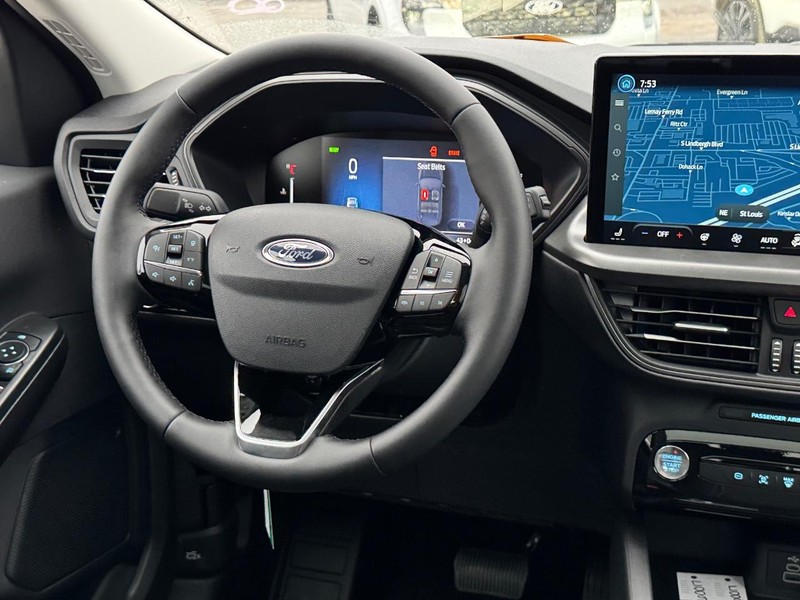 Ford Escape Vehicle Full-screen Gallery Image 16