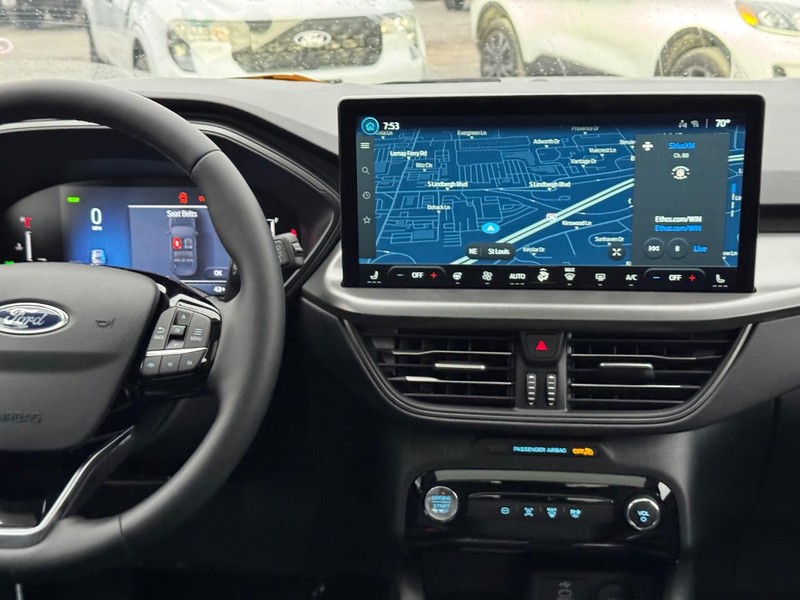 Ford Escape Vehicle Full-screen Gallery Image 17