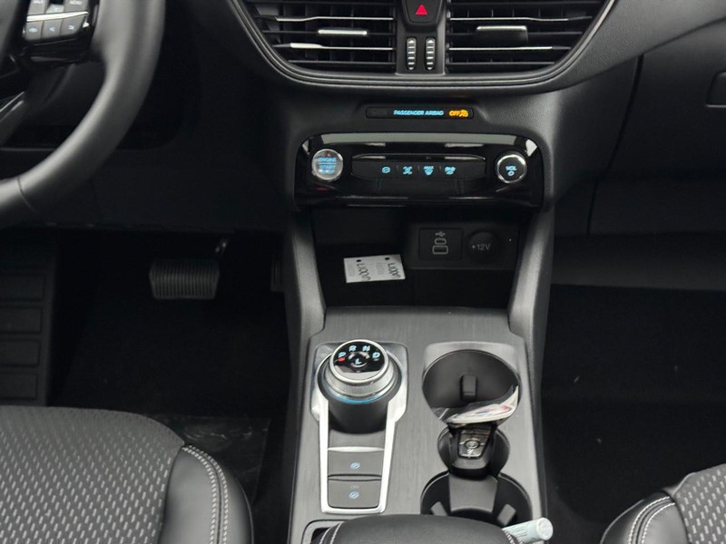 Ford Escape Vehicle Full-screen Gallery Image 18