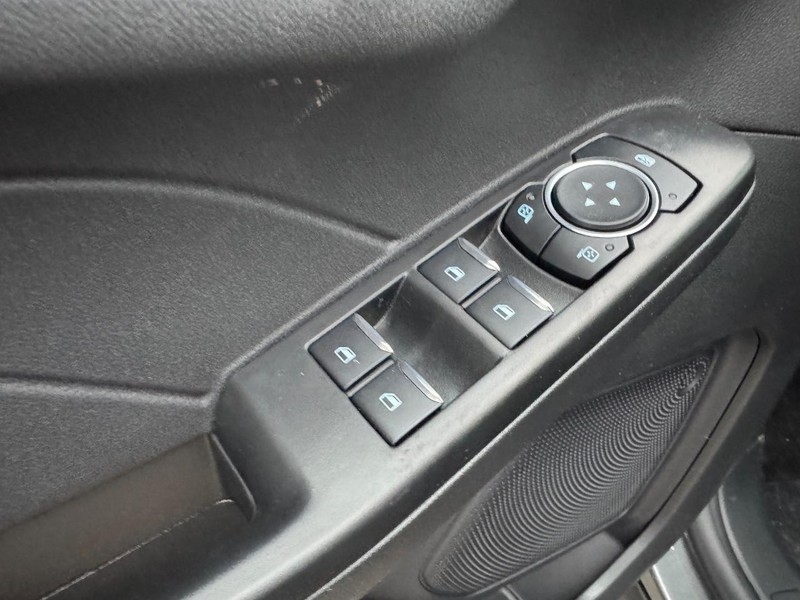 Ford Escape Vehicle Full-screen Gallery Image 20