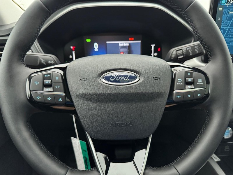 Ford Escape Vehicle Full-screen Gallery Image 21