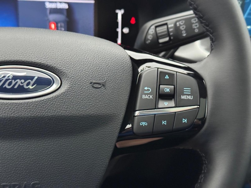 Ford Escape Vehicle Full-screen Gallery Image 23