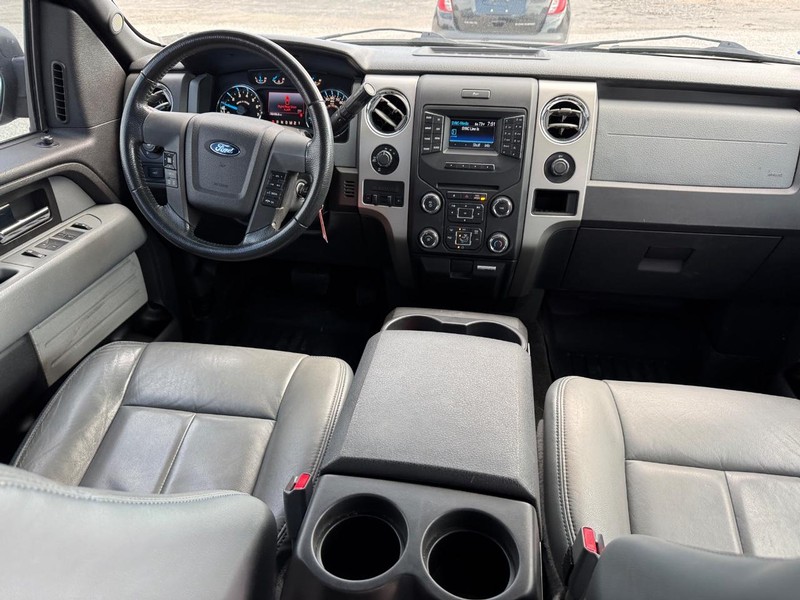 Ford F-150 Vehicle Full-screen Gallery Image 15