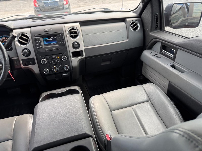 Ford F-150 Vehicle Full-screen Gallery Image 16