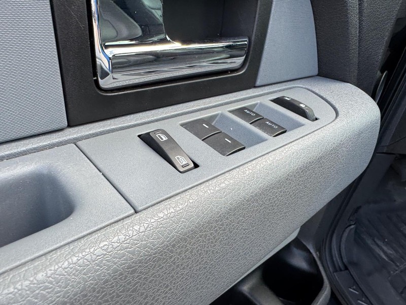 Ford F-150 Vehicle Full-screen Gallery Image 18