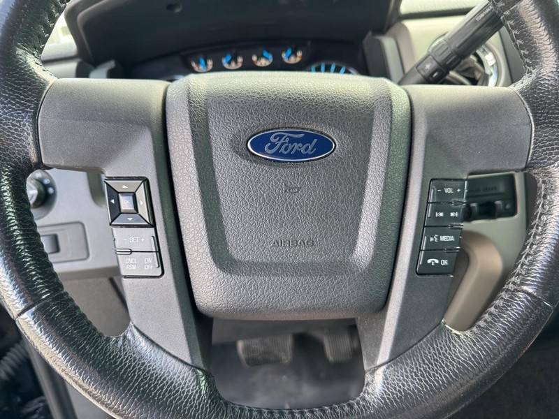 Ford F-150 Vehicle Full-screen Gallery Image 19