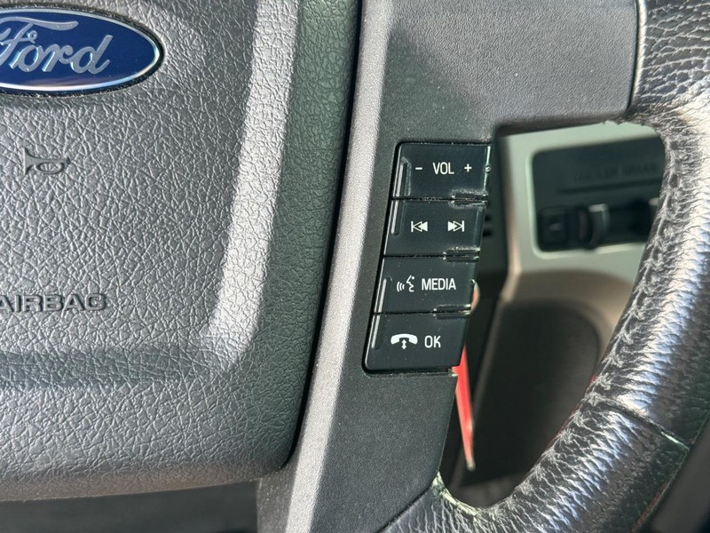 Ford F-150 Vehicle Full-screen Gallery Image 21