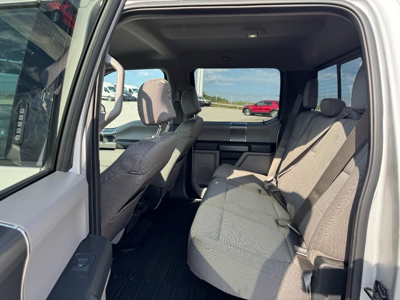 Ford F-150 Vehicle Full-screen Gallery Image 12