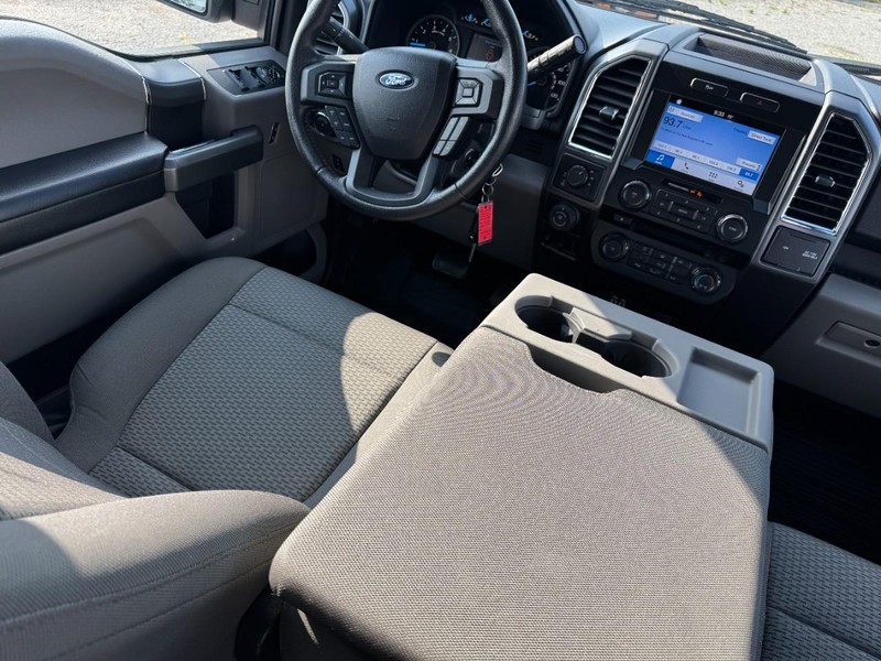 Ford F-150 Vehicle Full-screen Gallery Image 14