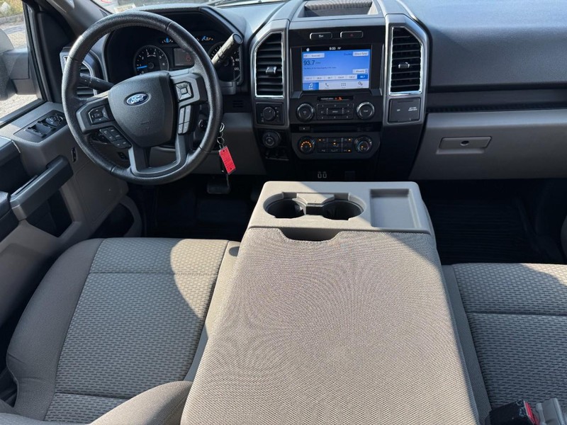 Ford F-150 Vehicle Full-screen Gallery Image 15