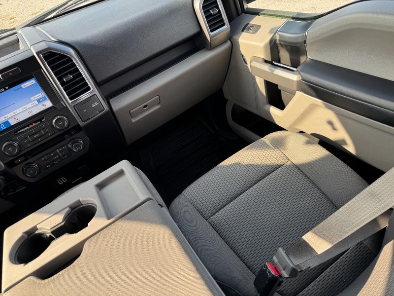 Ford F-150 Vehicle Full-screen Gallery Image 16