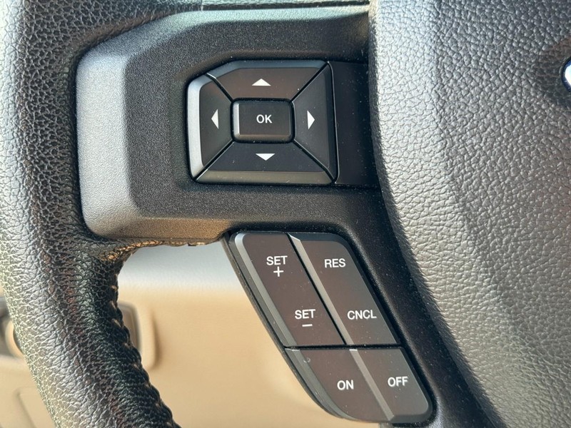 Ford F-150 Vehicle Full-screen Gallery Image 18