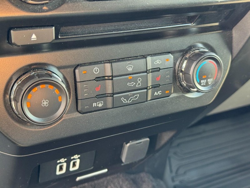 Ford F-150 Vehicle Full-screen Gallery Image 22