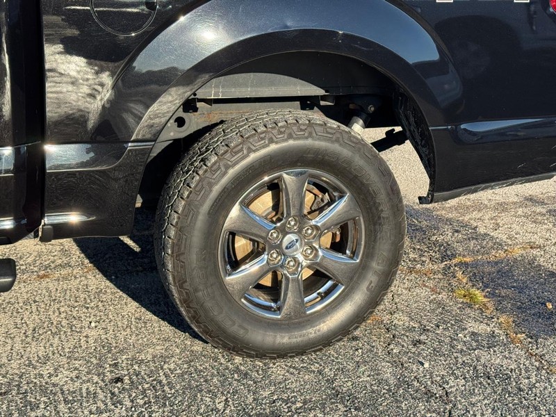 Ford F-150 Vehicle Full-screen Gallery Image 11