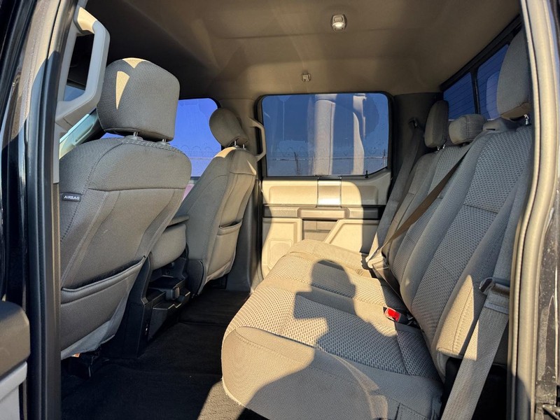 Ford F-150 Vehicle Full-screen Gallery Image 12