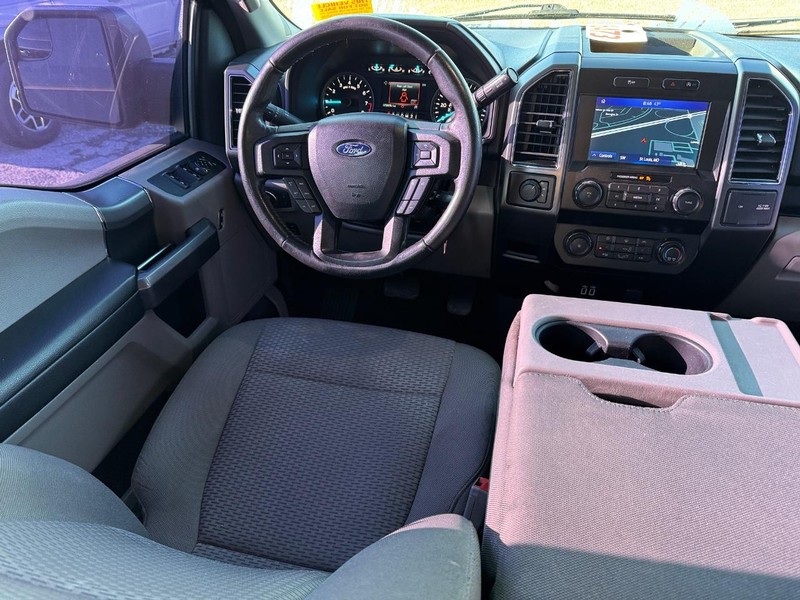 Ford F-150 Vehicle Full-screen Gallery Image 13