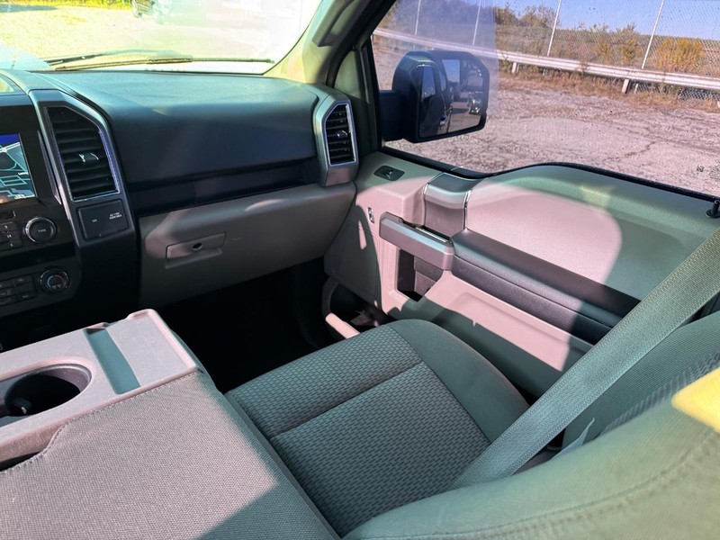 Ford F-150 Vehicle Full-screen Gallery Image 15