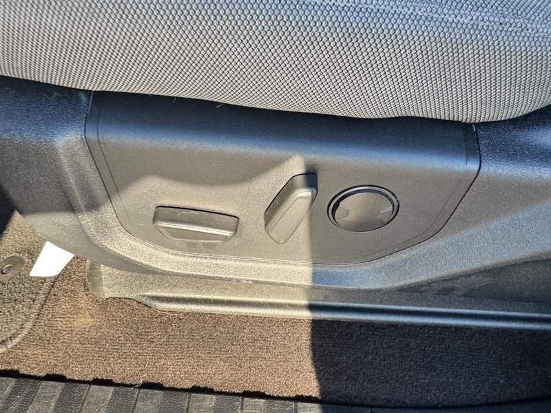 Ford F-150 Vehicle Full-screen Gallery Image 16