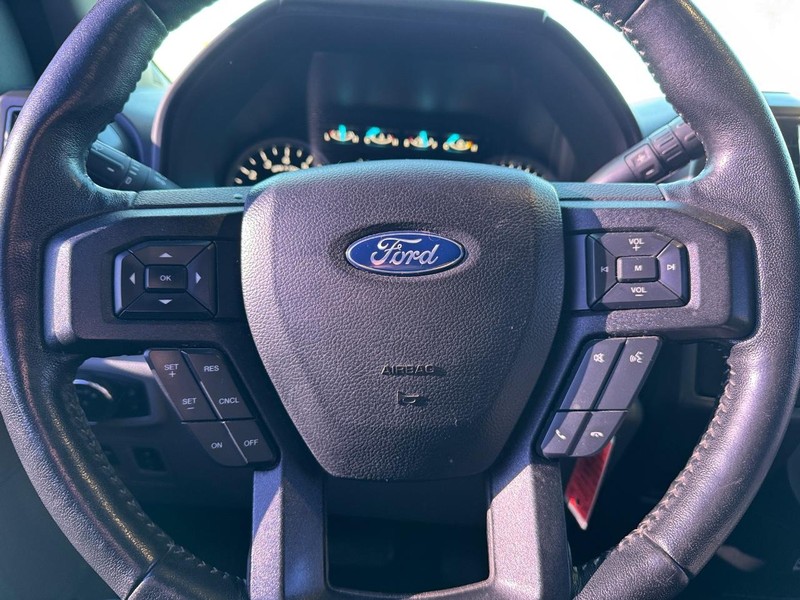 Ford F-150 Vehicle Full-screen Gallery Image 18
