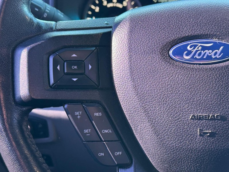 Ford F-150 Vehicle Full-screen Gallery Image 19